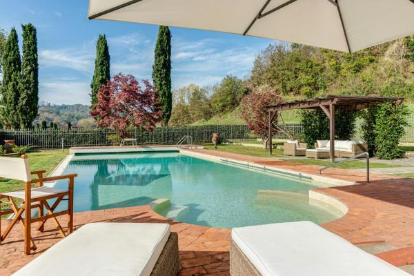 Villa With Private Pool Very Close To Florence, Book  Valdarno hoteller med pool, Swimmingpool