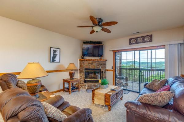 1BR Village At Indian Point 1307 near SDC Free Tickets Daily up to 500 Value, Book  Branson 
