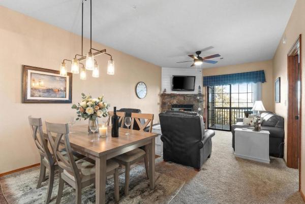 1BR Village At Indian Point 1107 next to SDC Free Tickets Daily up to 500, Book  Branson 