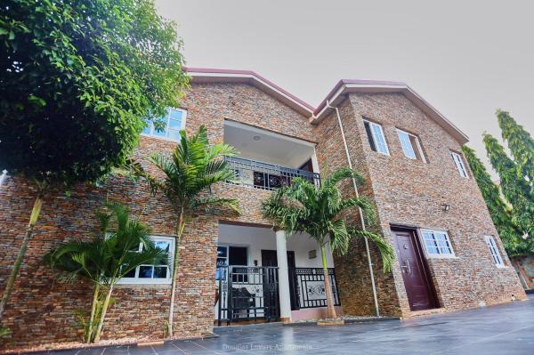 Douglas Court Accra-Fantastic 1,2,3-Bed Aprmts Off Aburi-Madina-Accra Highway in Adenta-30 Mins From Airport-By Bailey PrimeStay, Book  Hoteller i Greater Accra med parkering, Parkering