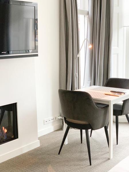 b&b het Herenhuys aan de historische gracht van Kollum, Book Bed and Breakfast Kollum 