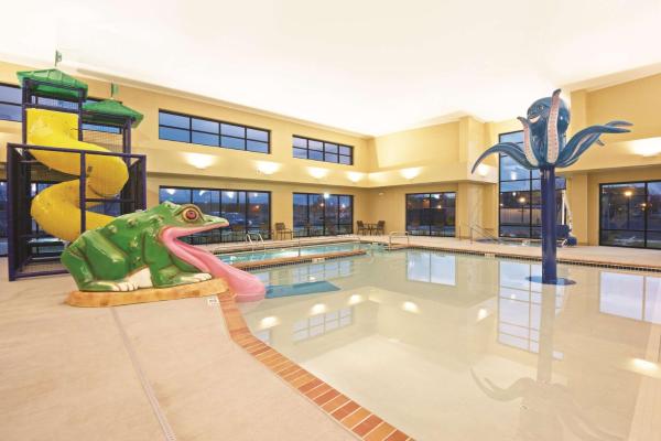La Quinta by Wyndham Billings, Book Hotel Hoteller i Yegen med pool, Swimmingpool