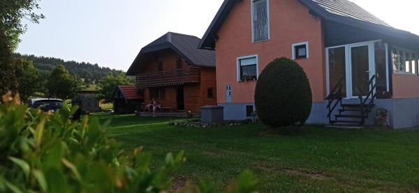 Holiday Home Vuković Plitvice Mountain Retreat, Book Feriehus Hoteller i Karlovac county med parkering, Parkering
