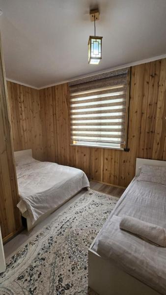 Aruna Guesthouse, Book  Hoteller i Almaty Region med parkering, Parkering