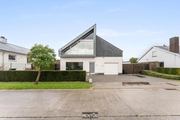 Fevery Village - spacious holiday home for 12 guests with enclosed garden, Book  Blankenberge 