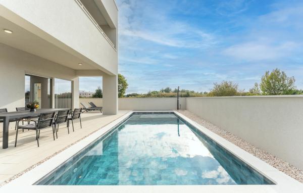 Luxury Villa for 12 people with heated pool - by TA Leut Agency, Book  Hoteller i Zadar County med pool, Swimmingpool
