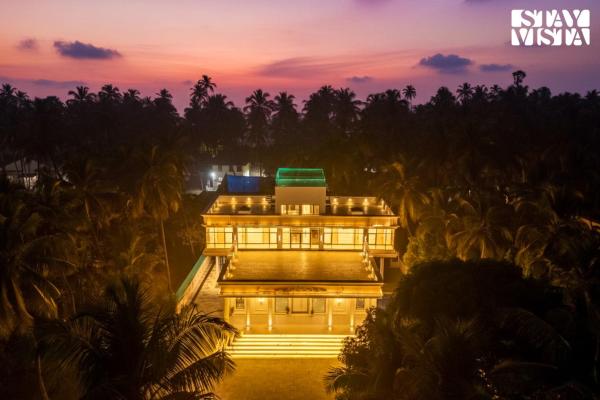 StayVista at Villa Romania, Book  Maharashtra hoteller med parkering, Parkering