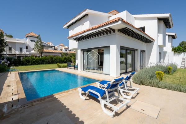 Luxury Villa with Private Pool, Book  Tanger 