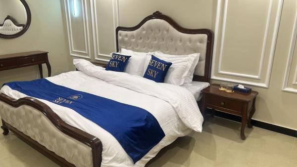 Seven Sky Hotel, Book  Hoteller i Punjab Region med parkering, Parkering