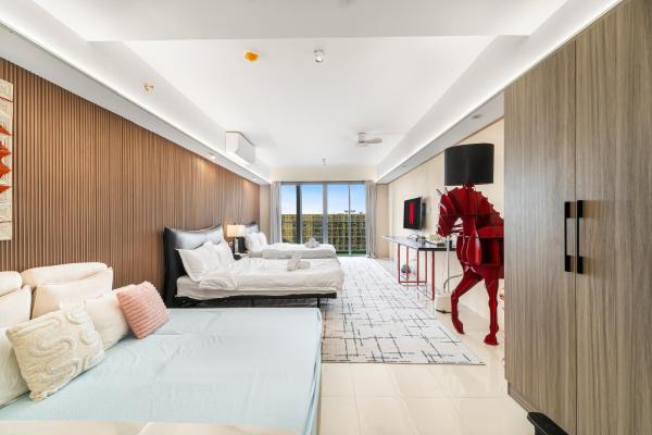 Elegant Studio City View near Airport, City of Dreams, Okada, Solaire, PARQAL, Ayala Malls, and MOA, Book  Luzon hoteller med parkering, Parkering