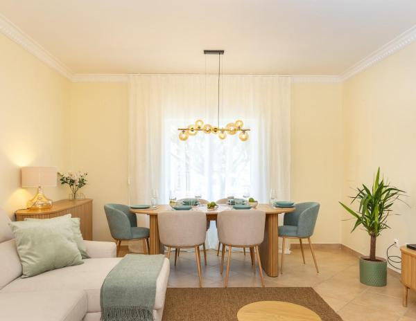Citrus Residence, Serene Lemon Blossom Villa, Book  Lisbon Region hoteller med parkering, Parkering