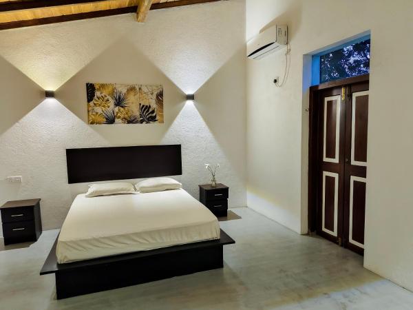 Ochre Villa, Book  Matara hoteller med parkering, Parkering