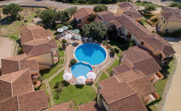 The Fantastic Residenza Badus B4 1BedApt sleeps 4, Book  Hoteller i Costa Paradiso med pool, Swimmingpool