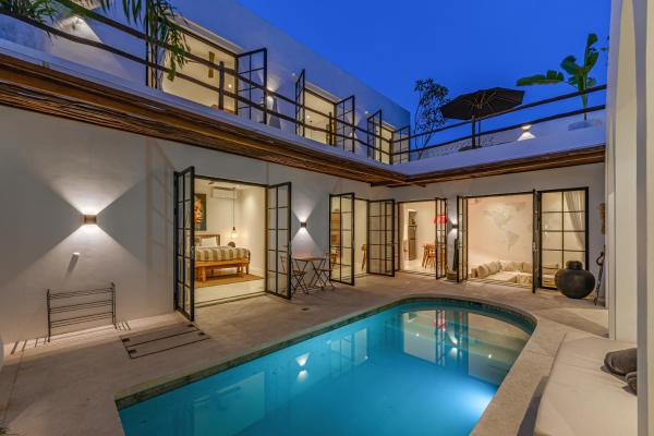 Villa Kiki - Modern Tropical 3BR Escape in Canggu, Book  Hoteller i Bali med pool, Swimmingpool