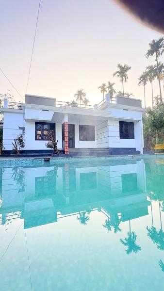 Grand Glorious Resort, Book  New Delhi hoteller med pool, Swimmingpool