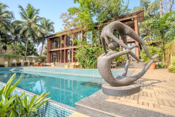 ELIVAAS The Glass Villa - An ultra-luxurious 4-BHK villa with an infinity pool, Book  Aldona Goa