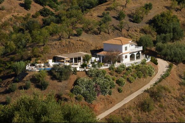 Villa Among Olive Groves In Axarquia, Book  Hoteller i Costa del Sol med pool, Swimmingpool