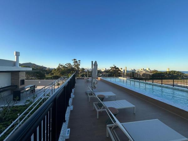 CORA Residence prédio a passos da praia, com piscina no terraço, Book  Florianopolis Parana