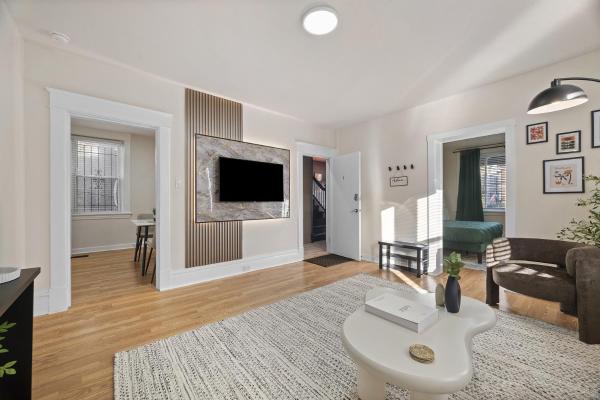 Squirrel Hill Chic Spacious 1BR Parking Gym, Book  Pittsburgh Pennsylvania