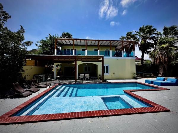 Merlot Villas Aruba private from Palm Beach, Book  Palm-Eagle Beach Aruba