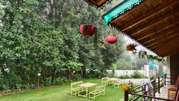 Bhimtal Birding Lodge, Book  Bhowāli hoteller med parkering, Parkering