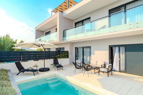 Beachfront Villa Azzurro with Seaview, Book  Hoteller i Zadar County med pool, Swimmingpool