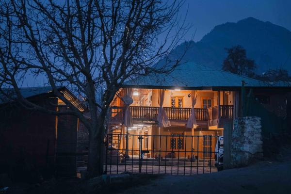 The Mountain Child Stay, Book  Manāli Himachal Pradesh