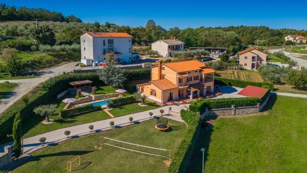 Beautiful Villa Parenzana with pool in Vizinada, Book  Vižinada Central Istria