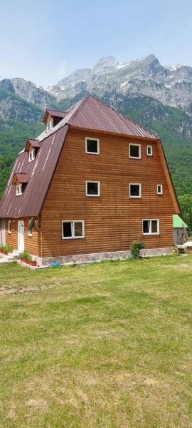 Bujtina ZEMRA TRADITES, Book  Shkoder County hoteller med parkering, Parkering