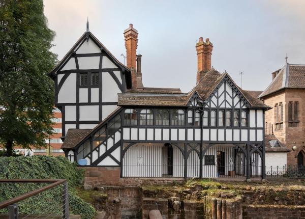 Priory Row Cottages, Book  West Midlands hoteller med parkering, Parkering