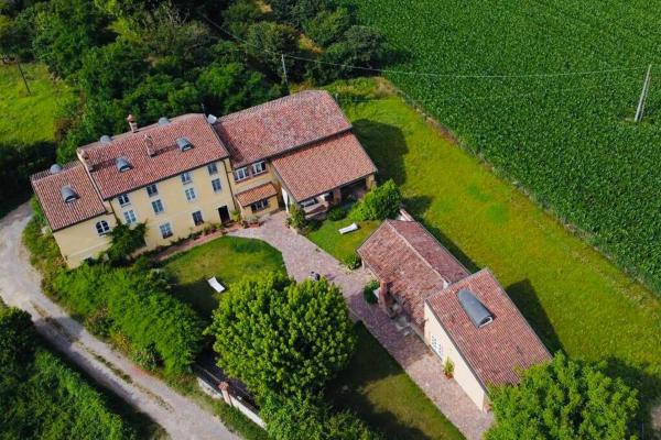La casa nei campi, Book  Caviaga hoteller med pool, Swimmingpool