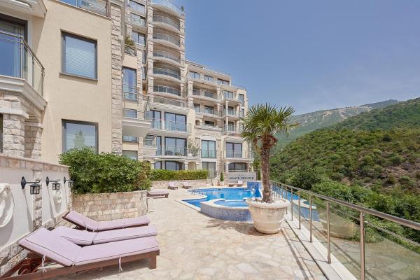 BigMontenegro Dreams, Book  Budva hoteller med pool, Swimmingpool