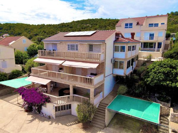 Apartmani Marelic - Sun Beach, Book  Hoteller i Zavalatica med pool, Swimmingpool