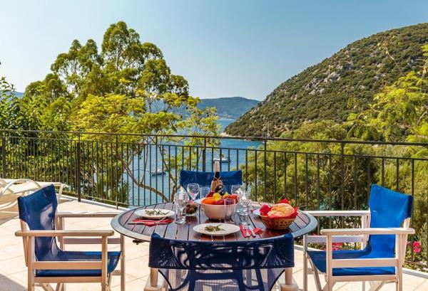 Villa Elia, Book  Vathí 