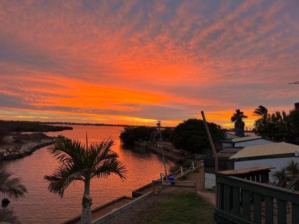 Pelican Point Waterfront Resort, Book  Carnarvon Shark Bay Australia