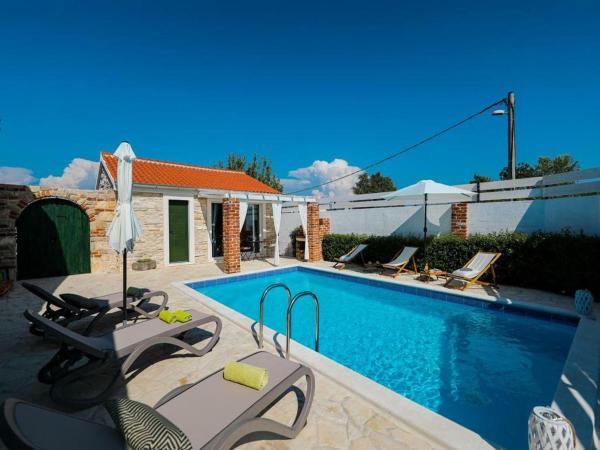 Villa in Pridraga with Private Pool, Book  Hoteller i Zadar County med pool, Swimmingpool