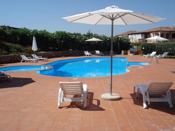 Villa Turisarda, Book  Emerald Coast hoteller med pool, Swimmingpool