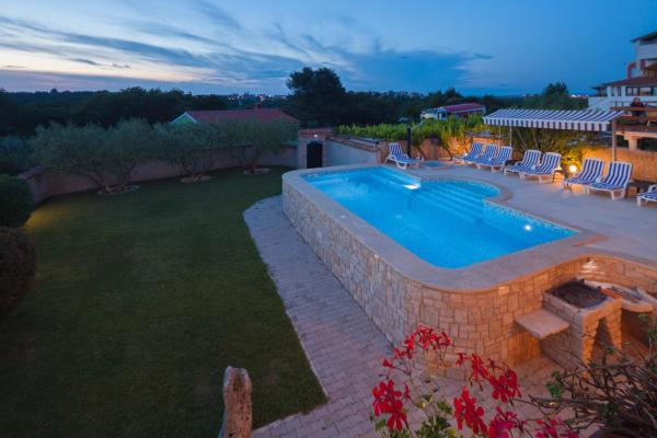 Villa Nicole, Book  Hoteller i Pula Riviera med pool, Swimmingpool