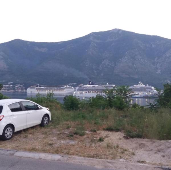 Apartment Deki studio 2, Book Lejlighed Kotor Riviera hoteller med parkering, Parkering