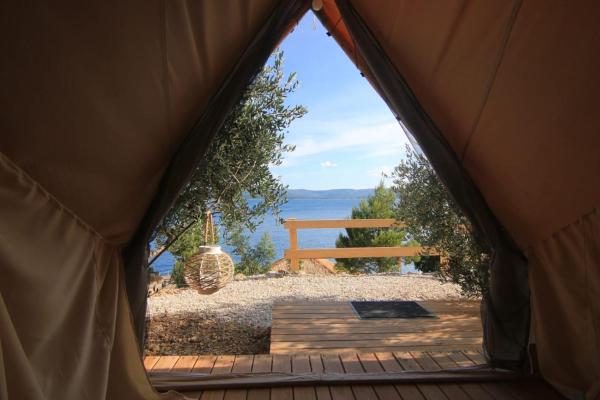 Camping Aloa, Book  Bol Brac