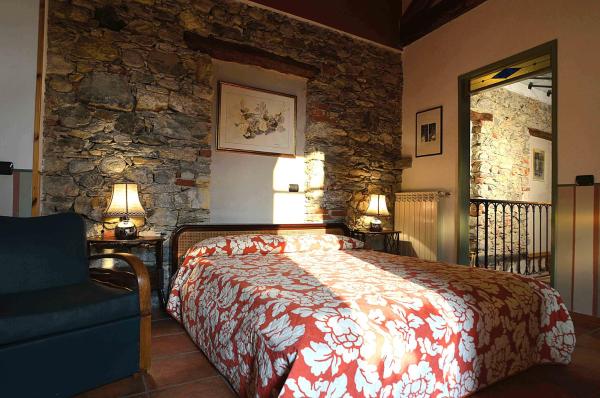 Il Cortile - Casa dArtista, Book Hotel Casalzuigno Lombardiet