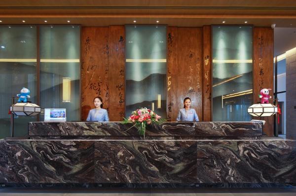 Crowne Plaza Nanchang Wanli by IHG, Book  Jiangxi hoteller med pool, Swimmingpool