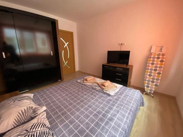 Apartamenti Eli, Book  Hoteller i Burgas Province med parkering, Parkering