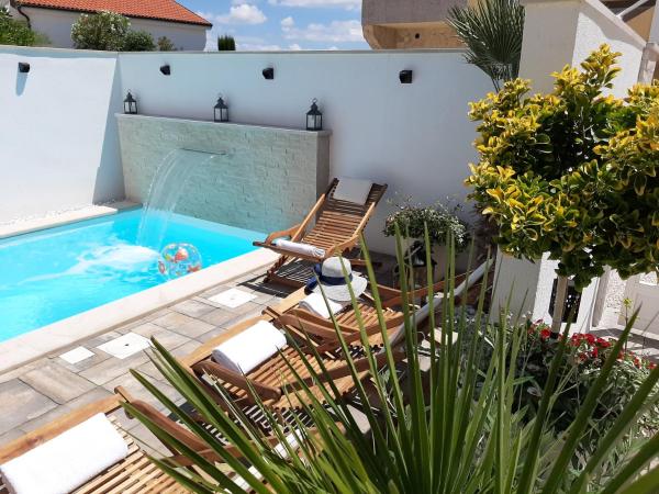 Bella Apartments, Book Lejlighed Hoteller i Zadar County med pool, Swimmingpool