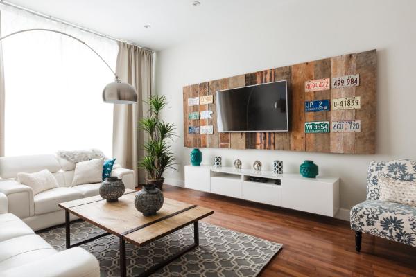 MTLVacationRentals - The FabFour, Book  Montreal Quebec