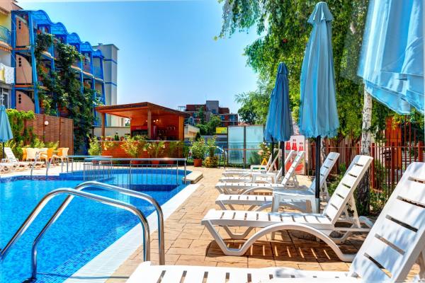 Paloma - in the center of the city, Book  Hoteller i Burgas Province med pool, Swimmingpool