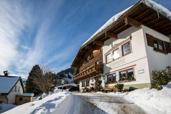 Adlerhorst, Klimmer Otto, Book  Hoteller i Tyrol med parkering, Parkering