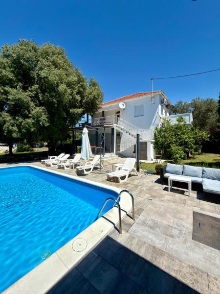 Apartments Mia, Book Lejlighed Hoteller i Zadar County med pool, Swimmingpool