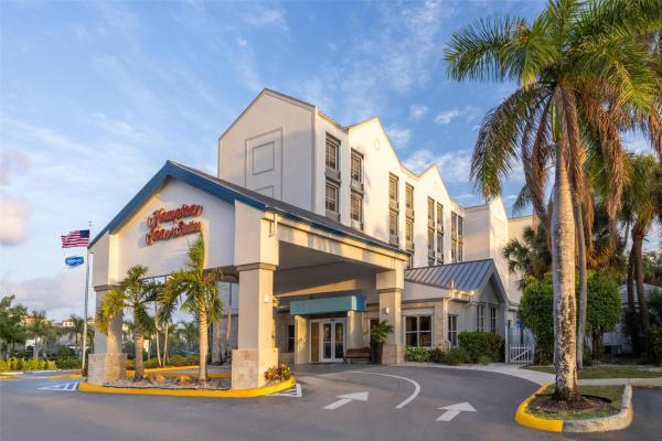 Quality Inn & Suites Fort Lauderdale Airport/Cruise Port, Book Hotel Hollywood hoteller med pool, Swimmingpool