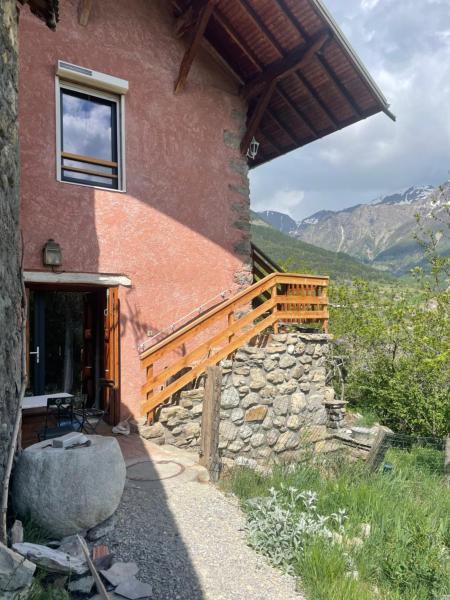 Maison ancienne cœur de Parc des Ecrins, Book  Hoteller i Rhône-Alps med parkering, Parkering